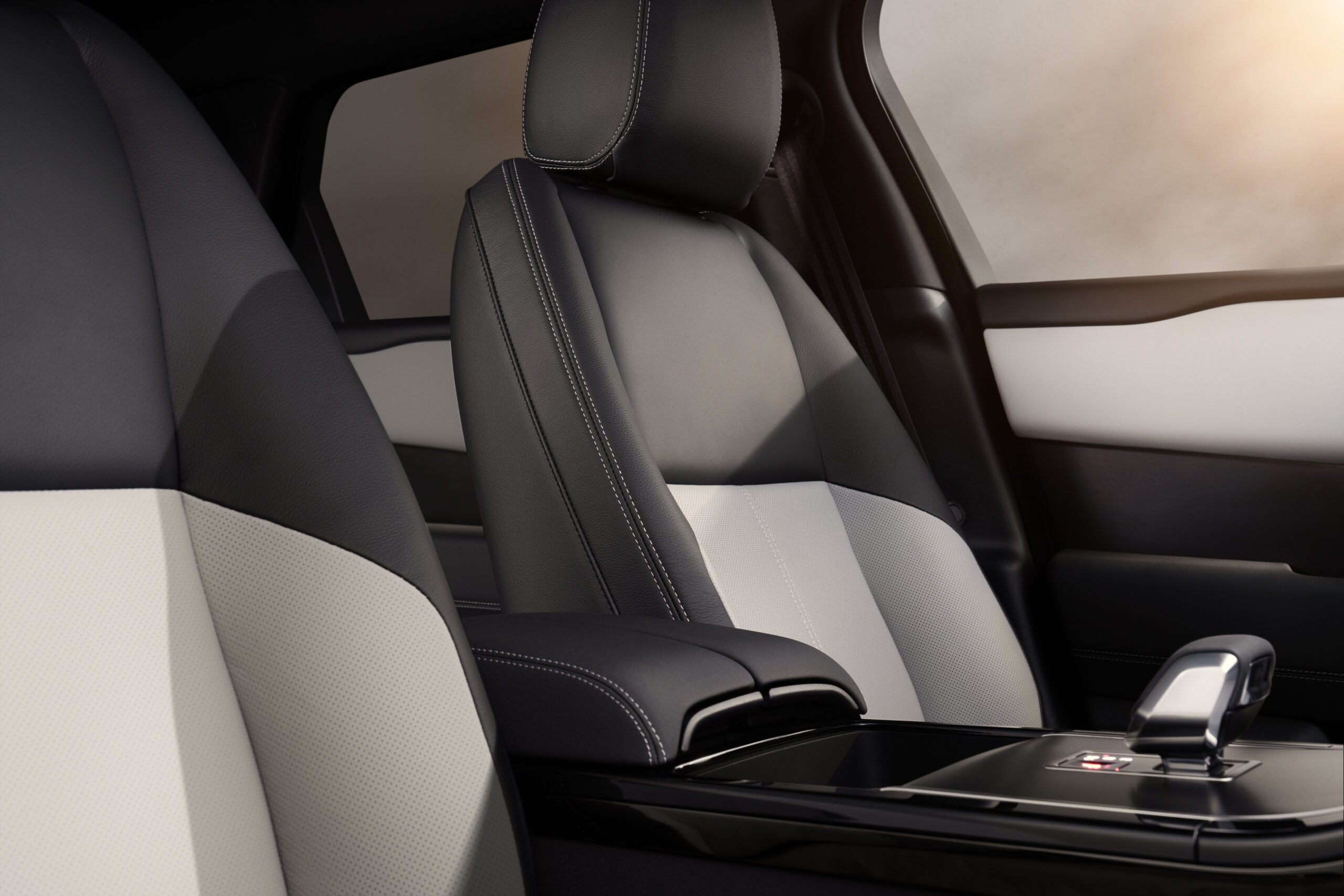 Range Rover Velar 2 scaled Slide2 5