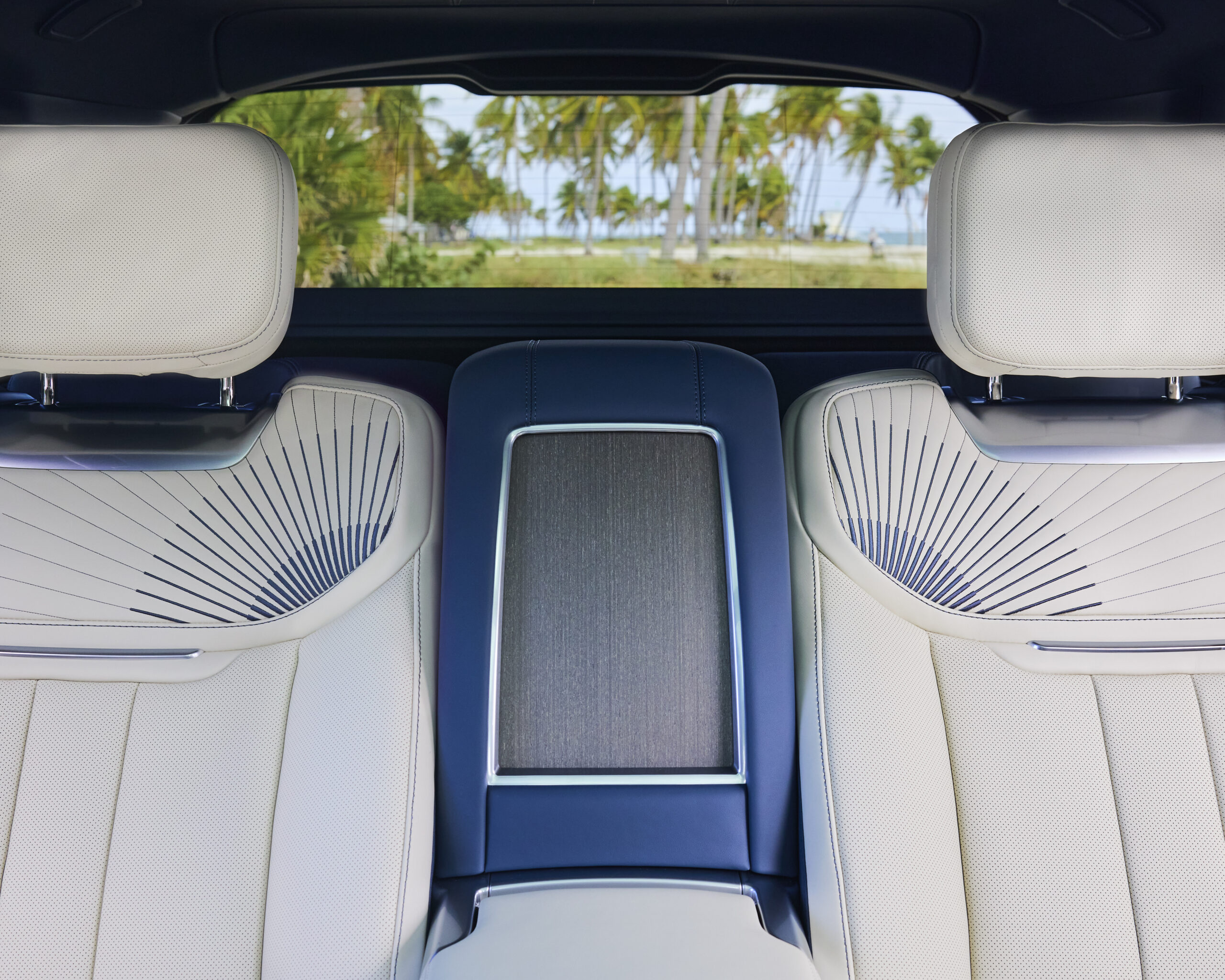 RR SV BESPOKE CANDEO 25MY 04 scaled Automotive Leather 7